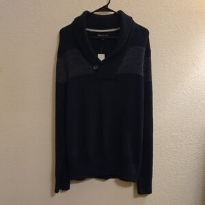 Banana Republic Men's Dark Blue V-Neck Sweater - Large